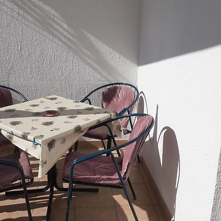 Apartments Dobri - 500M From Beach Нин Экстерьер фото