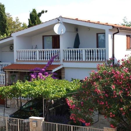 Apartments Dobri - 500M From Beach Нин Экстерьер фото