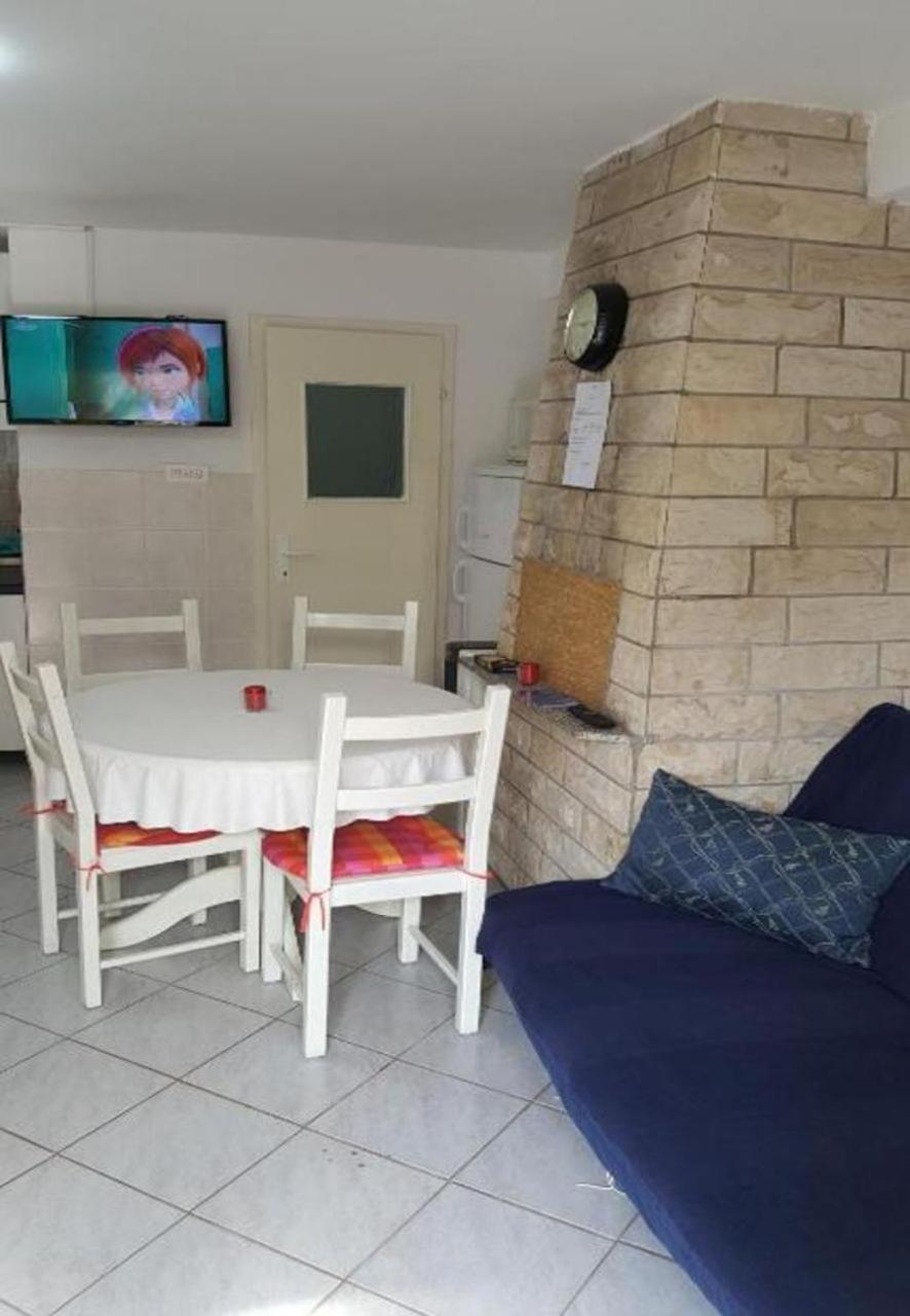 Apartments Dobri - 500M From Beach Нин Экстерьер фото