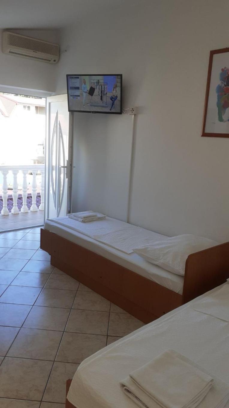 Apartments Dobri - 500M From Beach Нин Экстерьер фото