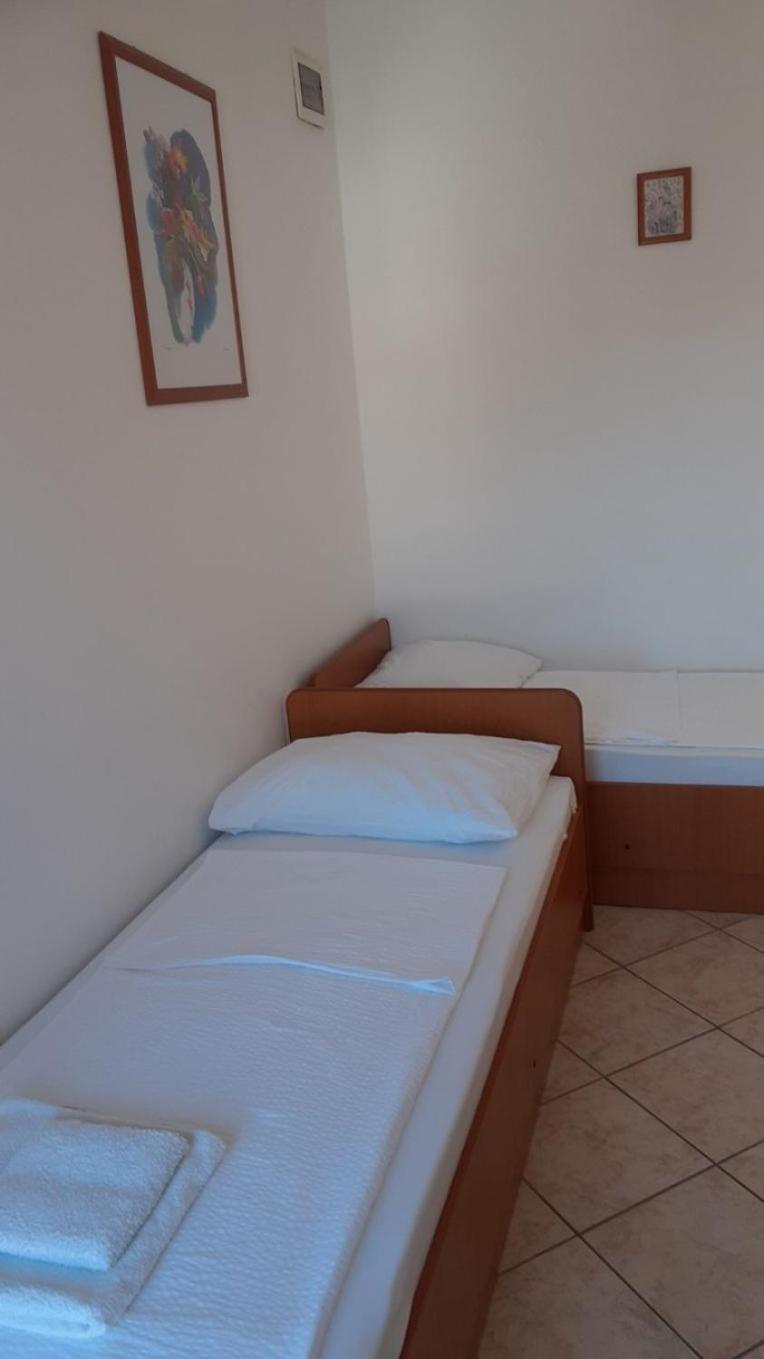 Apartments Dobri - 500M From Beach Нин Экстерьер фото