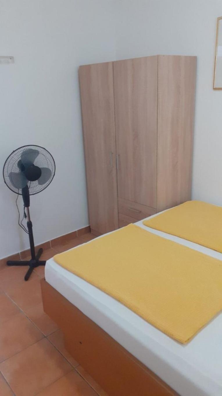 Apartments Dobri - 500M From Beach Нин Экстерьер фото