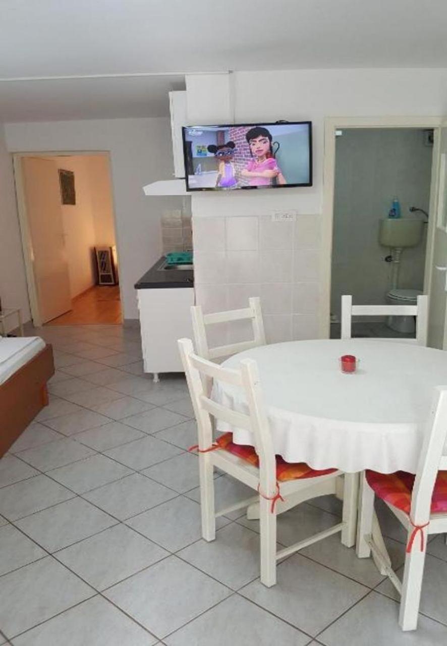 Apartments Dobri - 500M From Beach Нин Экстерьер фото